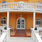 卡斯特里佩泽欧酒店 Hajdúszoboszló