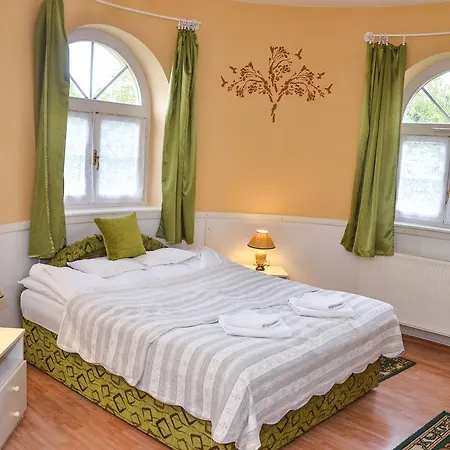 Kastely Panzio Guest house