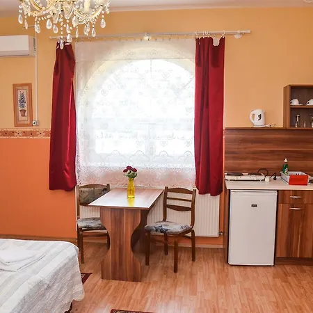 Kastely Panzio * Hajduszoboszlo