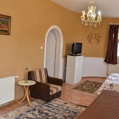 Kastely Panzio Guest house